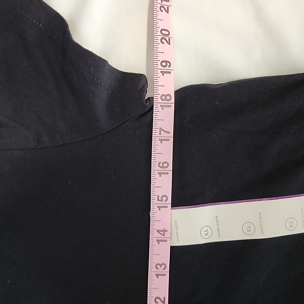 Universal Thread Black Crop Top - Picture 3 of 6